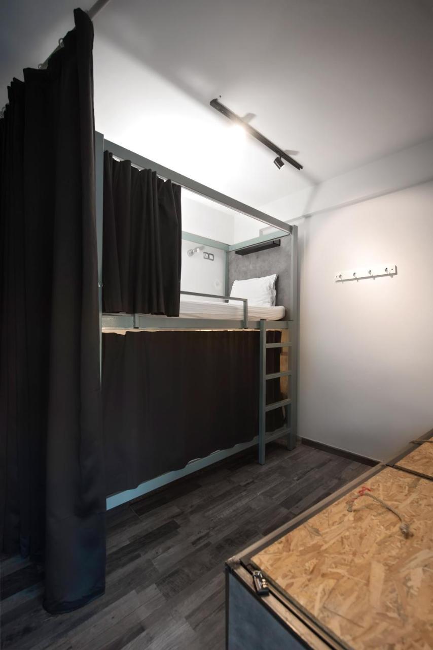 Bedbox Hostel Атина Екстериор снимка