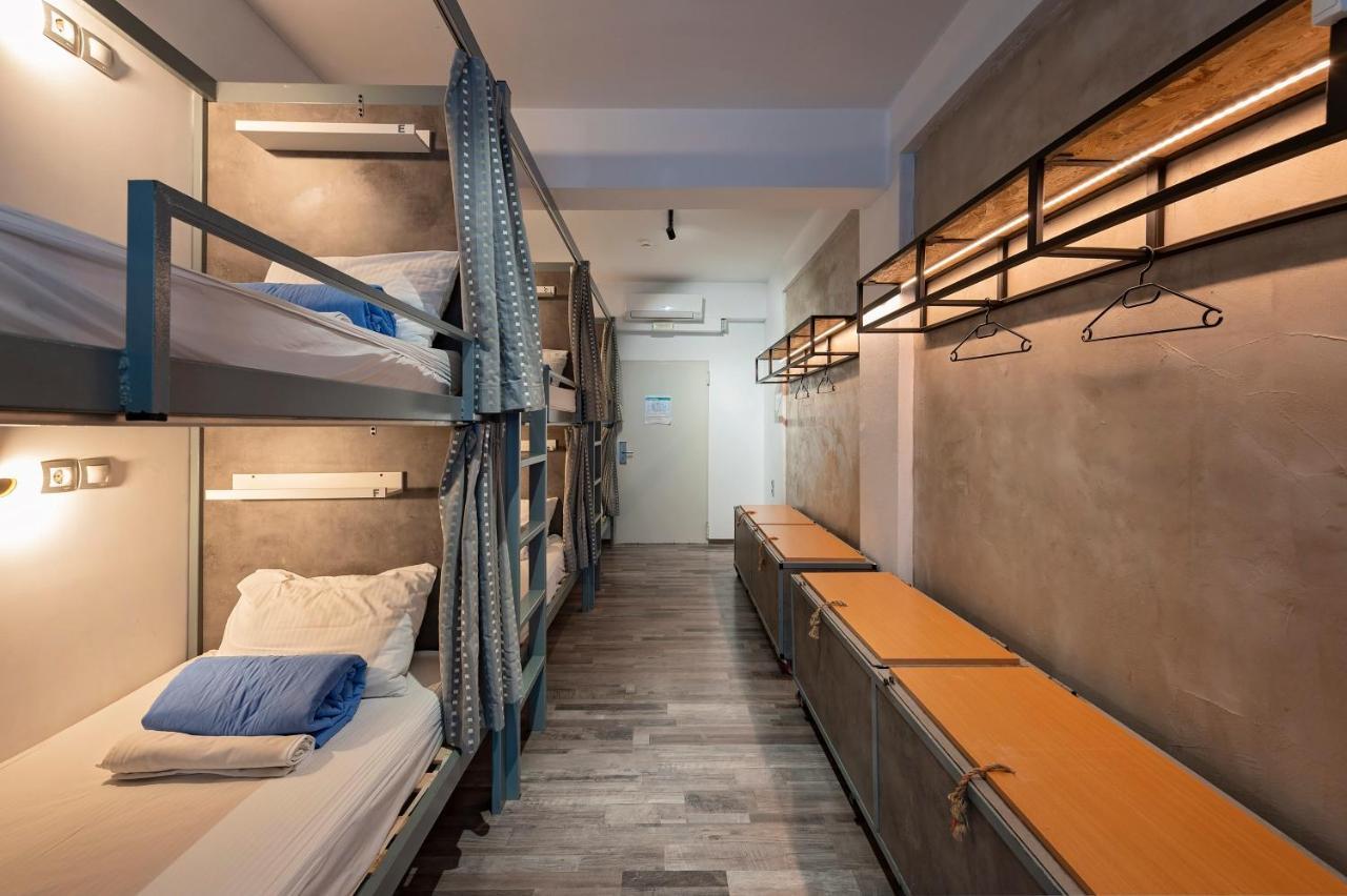 Bedbox Hostel Атина Екстериор снимка